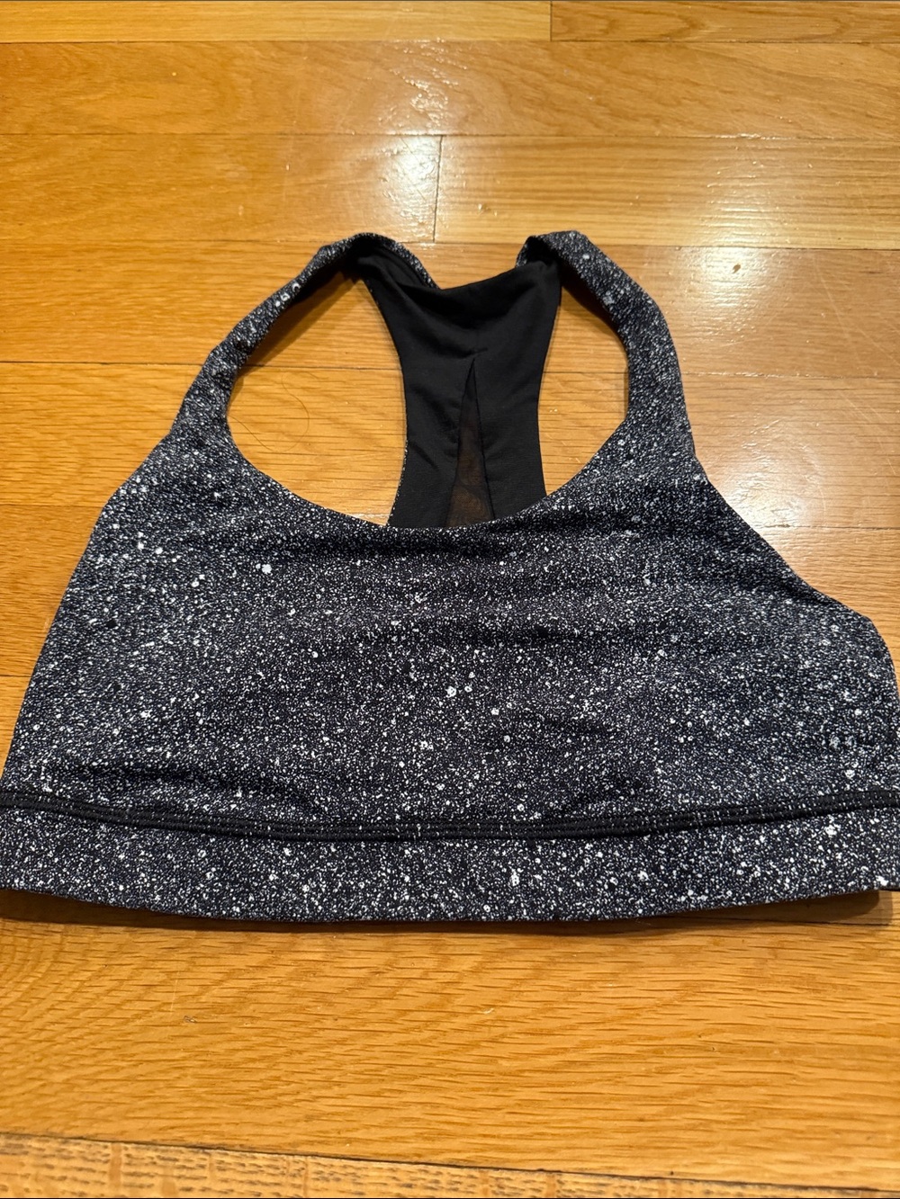 Lululemon speckled bra with mest trim racer back size 6 .
